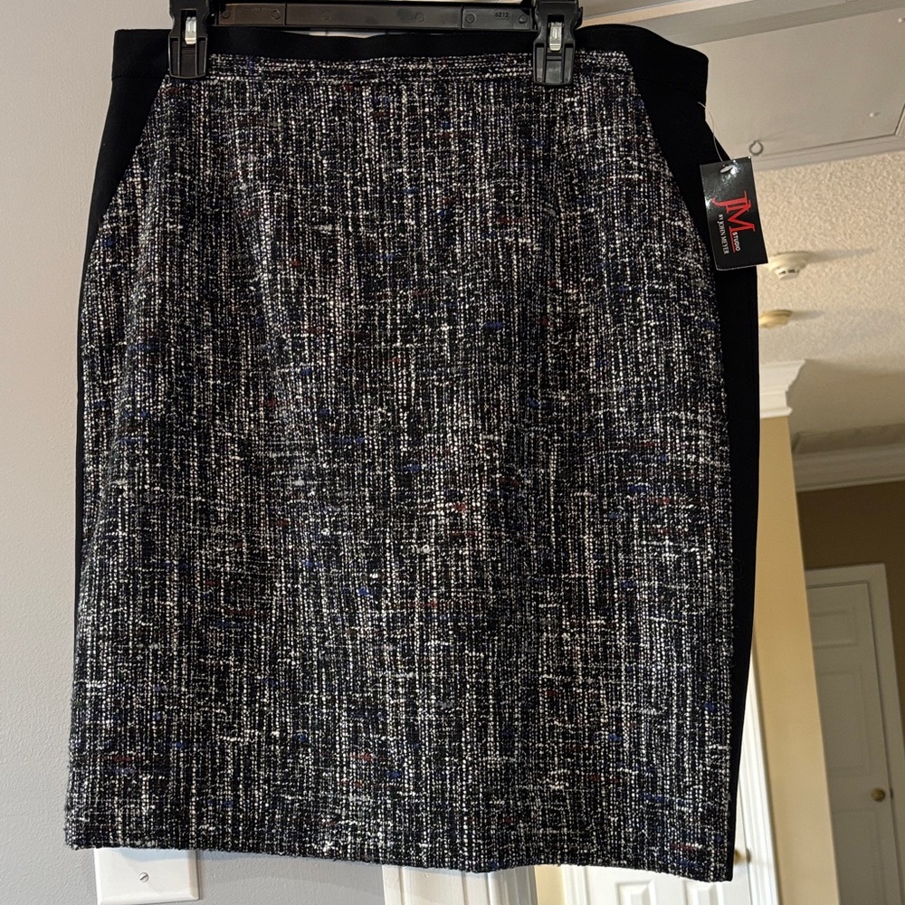 Chic Black and Gray Tweed Pencil Skirt